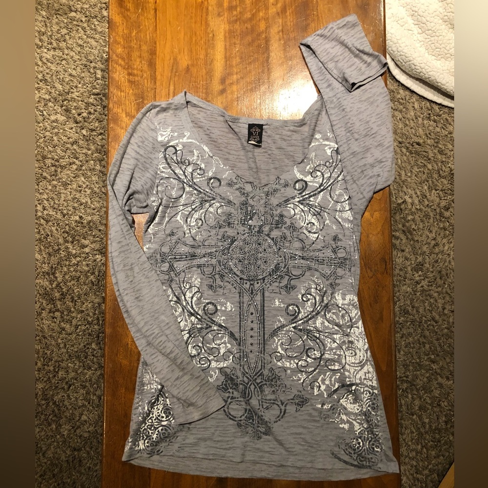 5/$20 V1 Couture long sleeve burnout tee.  Size L (JR)